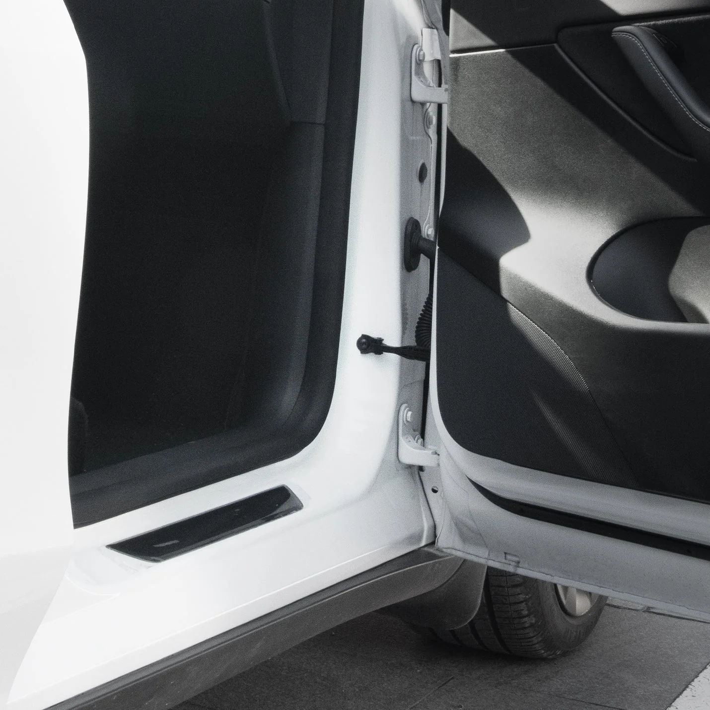 Tesla Model Y & 3 - Door Lock Cover | TO320 - Image 10