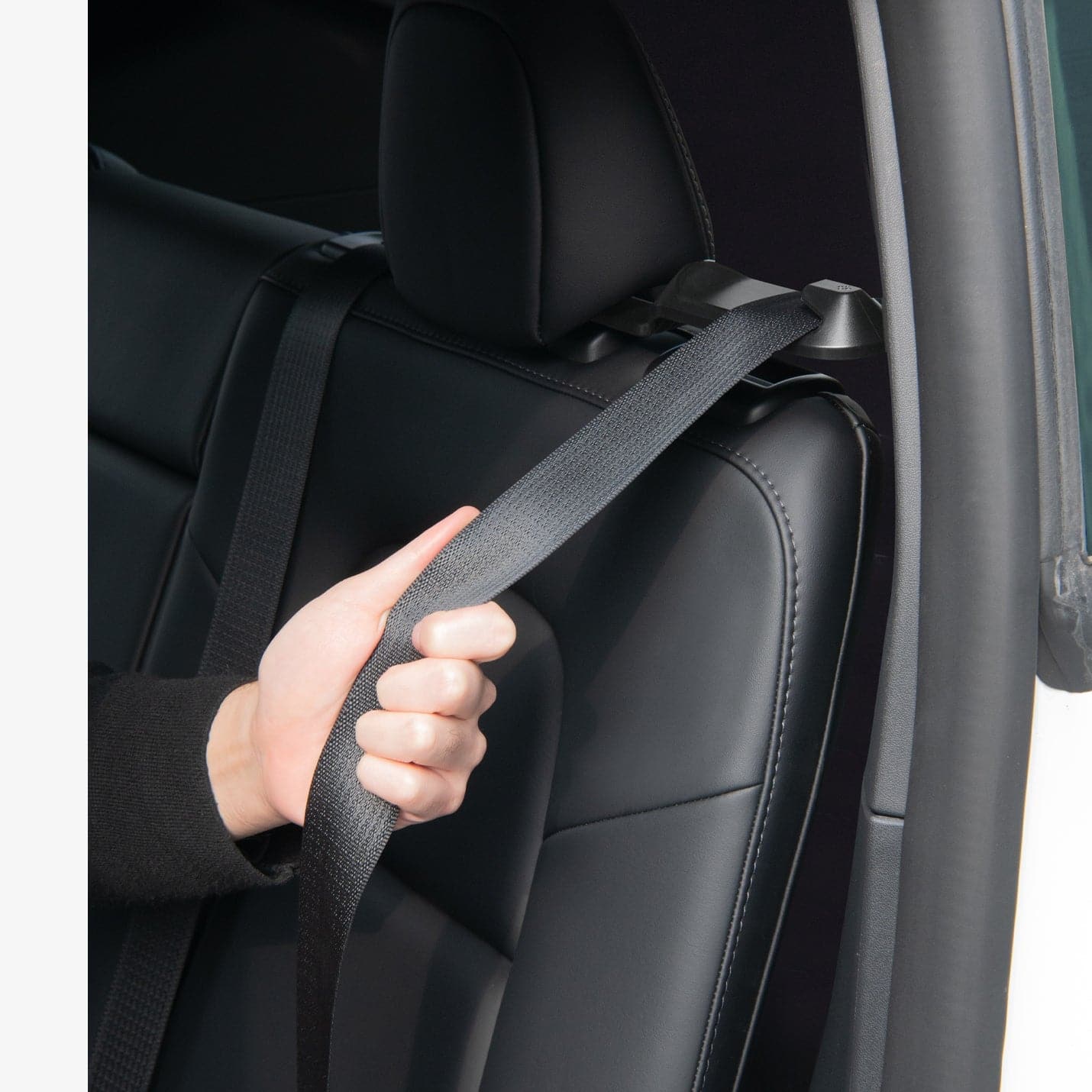 Tesla Model Y - Backseat Seatbelt Guide | TO250 - Image 6